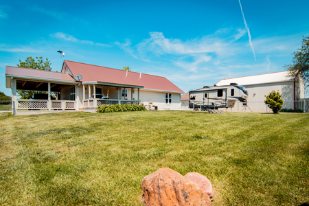 Country Home with Shops on 3.3 Acres Near Cameron, MO - image 39