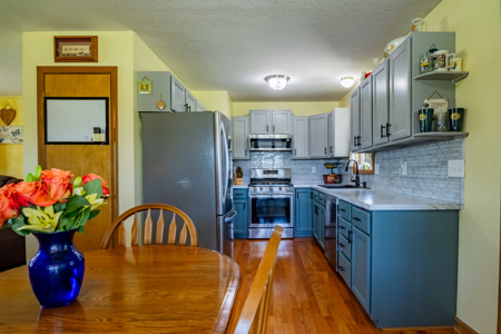 Country Home with Shops on 3.3 Acres Near Cameron, MO - image 9