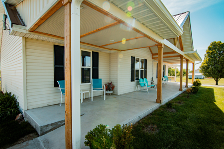 Country Home with Shops on 3.3 Acres Near Cameron, MO - image 5