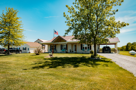Country Home with Shops on 3.3 Acres Near Cameron, MO - image 2
