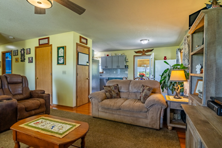 Country Home with Shops on 3.3 Acres Near Cameron, MO - image 8