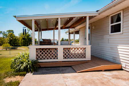 Country Home with Shops on 3.3 Acres Near Cameron, MO - image 42