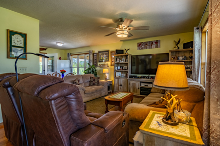 Country Home with Shops on 3.3 Acres Near Cameron, MO - image 6