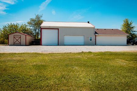 Country Home with Shops on 3.3 Acres Near Cameron, MO - image 3