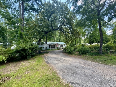 Lakefront Home for Sale on Lake Eufaula – 1376 Lakeshore Drive - image 4