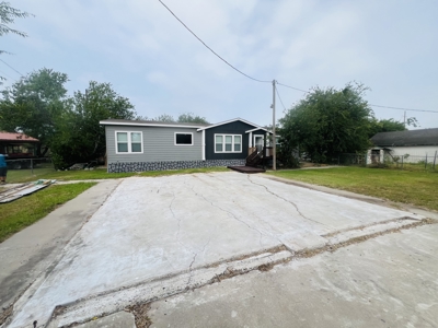 New 3/2 Home in Mathis with Dual Street Access! - image 40