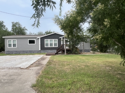 New 3/2 Home in Mathis with Dual Street Access! - image 1
