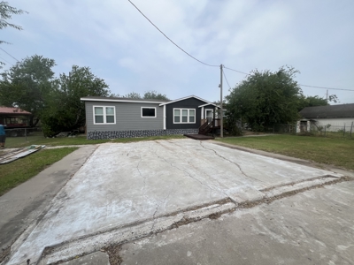 New 3/2 Home in Mathis with Dual Street Access! - image 2