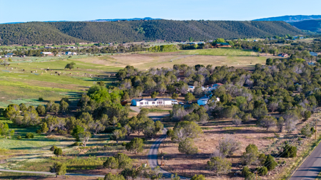 Colorado Country Home on 5.3 Acres Near Hotchkiss - image 1