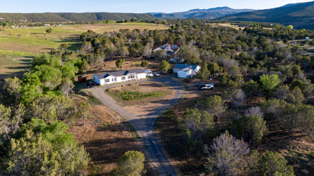 Colorado Country Home on 5.3 Acres Near Hotchkiss - image 2
