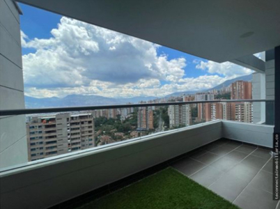 Unwind in Paradise: Stunning Penthouse with Panoramic View and Ja - image 2