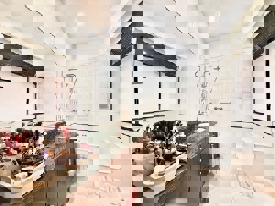 Unwind in Paradise: Stunning Penthouse with Panoramic View - image 13