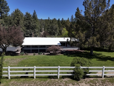 Beautiful Maintained Home on Pristine Land! - image 1