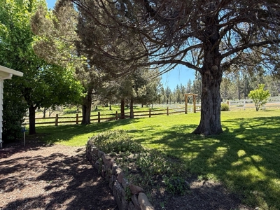 Beautiful Maintained Home on Pristine Land! - image 21