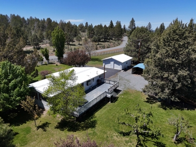 Beautiful Maintained Home on Pristine Land! - image 33