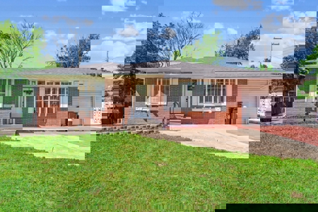 Pryor, Oklahoma Home in Town For Sale - image 1