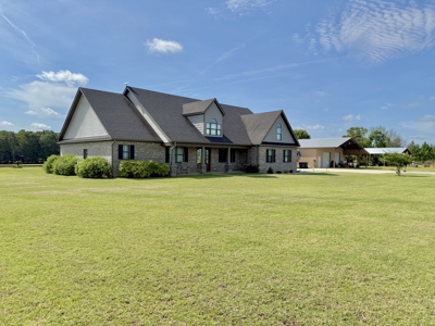 Beautiful Country Home and 103.7 acres of land Ashford, AL - image 1