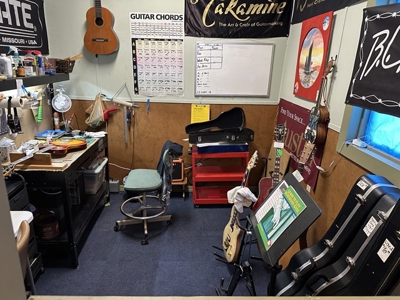 1,000 SQ FT Building in Downtown Square - image 5