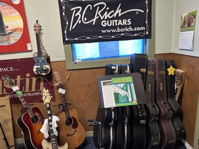 1,000 SQ FT Building in Downtown Square - image 7