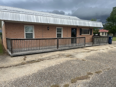 Home with 3 bedrooms on 1+ acre in Wicksburg, Alabama for Sale - image 1