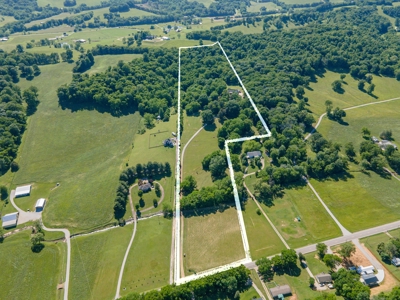 Country Home for Sale in Giles County, Tennessee - image 2