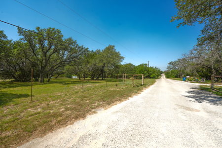 Country Living Early, TX – Acreage with Tanks & Trees - image 33