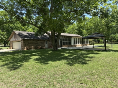 Beautiful Homesite situated on 7.27 acres with mature pecan trees - image 7