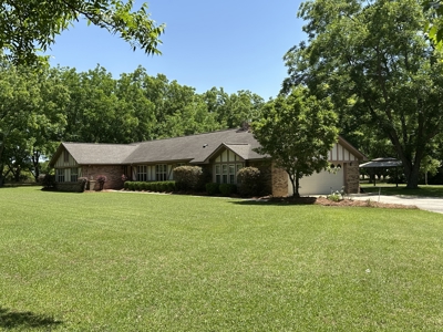 Beautiful Homesite situated on 7.27 acres with mature pecan trees - image 4