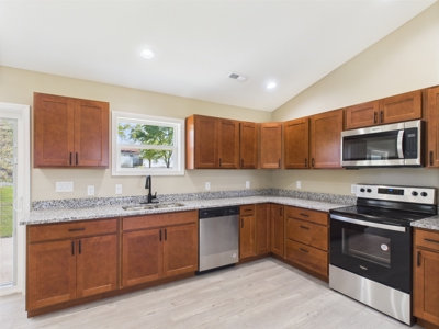 AUCTION Southwest IA New Build — Zero-Entry Ranch, Move-In Ready! - image 7