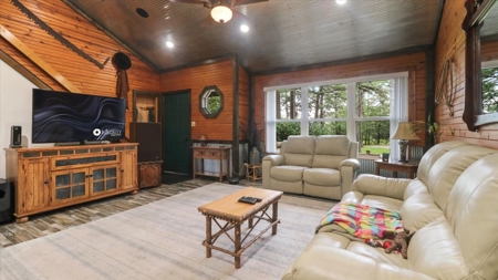 Contemporary Ranch Home on 19 Acres – Edge of Gainesville, MO - image 5