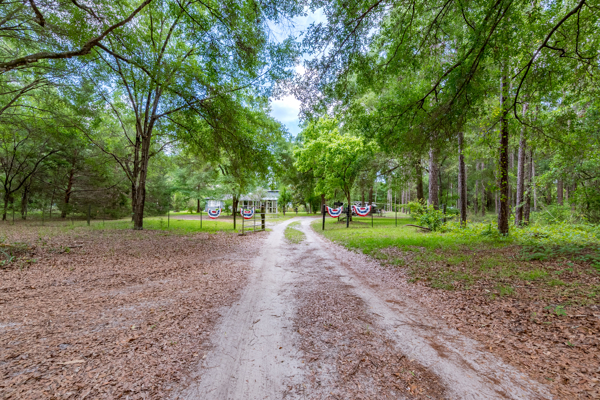 PRIME LOCATION!! COMMERCIAL OPPORTUNITY. 16.88 Acres