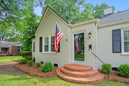 Historic Charm. Modern Upgrades. Prime Location. Cheraw, SC - image 6