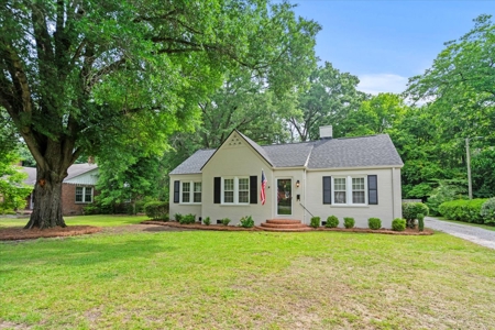 Historic Charm. Modern Upgrades. Prime Location. Cheraw, SC - image 5