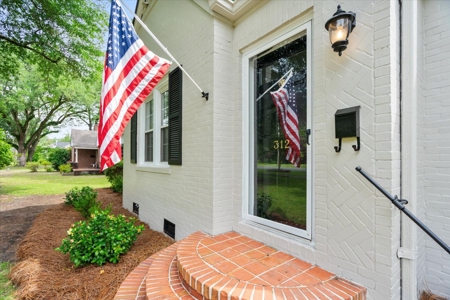 Historic Charm. Modern Upgrades. Prime Location. Cheraw, SC - image 7