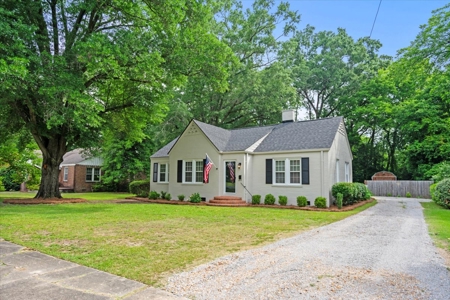 Historic Charm. Modern Upgrades. Prime Location. Cheraw, SC - image 4