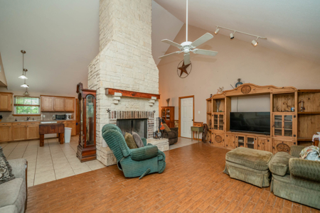 Country Home For Sale in Winona, Texas - image 24