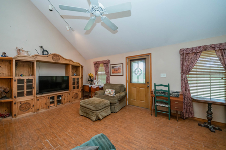 Country Home For Sale in Winona, Texas - image 23