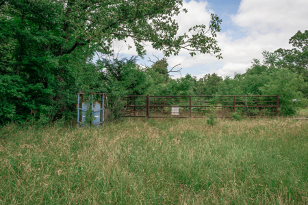 Country Home For Sale in Winona, Texas - image 39