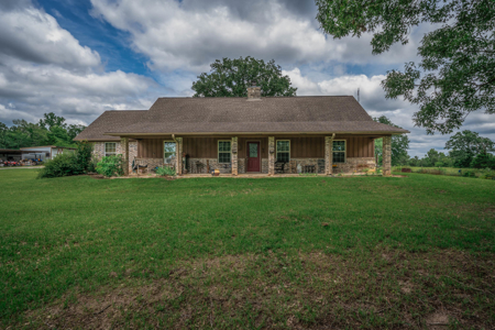 Country Home For Sale in Winona, Texas - image 9