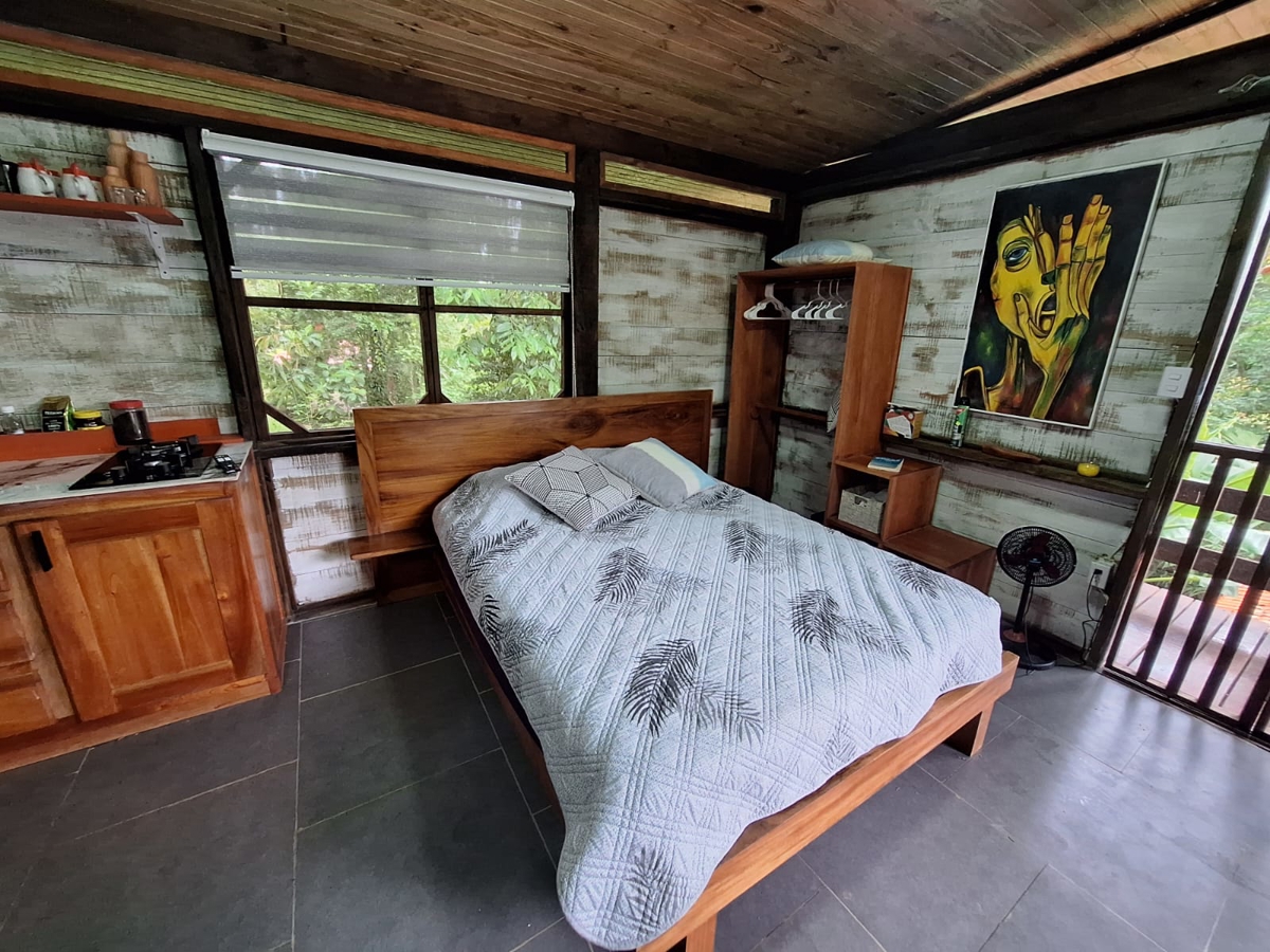 Turnkey Titled Cabin, New 2024 Build — Near Bluff Beach, Isla Colón - 11
