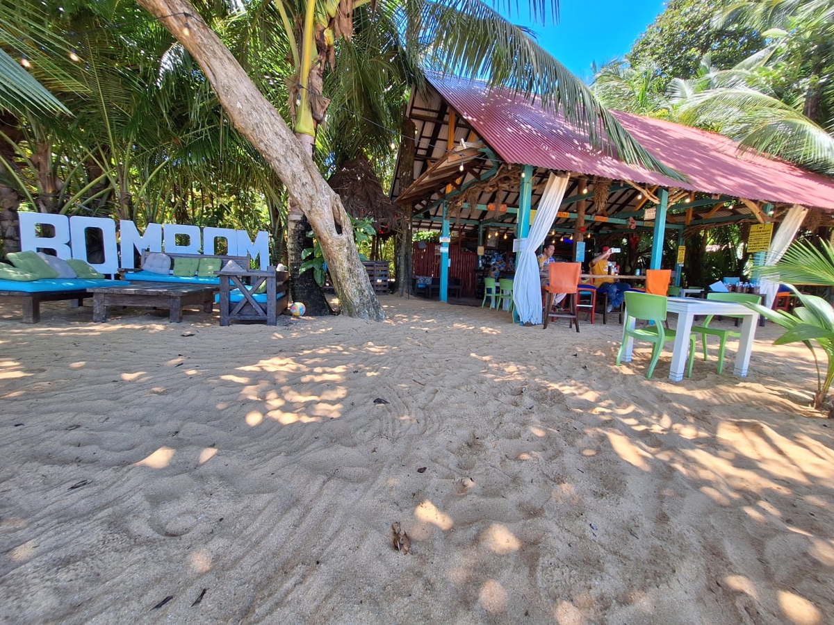 Turnkey Titled Cabin, New 2024 Build — Near Bluff Beach, Isla Colón - 32