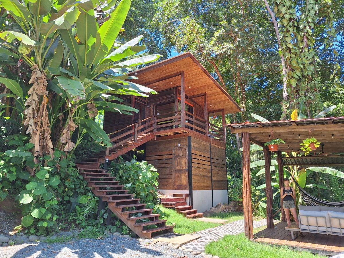 Turnkey Titled Cabin, New 2024 Build — Near Bluff Beach, Isla Colón - 2