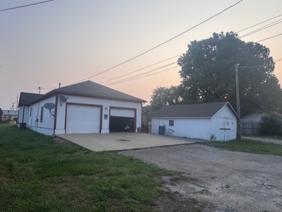 Come Take A Look At This Affordable 2 Bedroom Cottage! - image 3