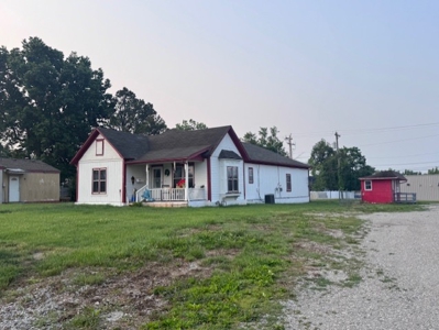 Come Take A Look At This Affordable 2 Bedroom Cottage! - image 2