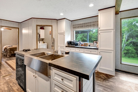 Country Home for Sale in Wayne County, Tennessee - image 12