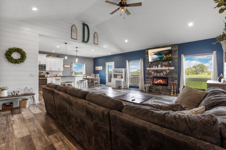 Modern Home: Acres, Views, Pure Perfection - image 4