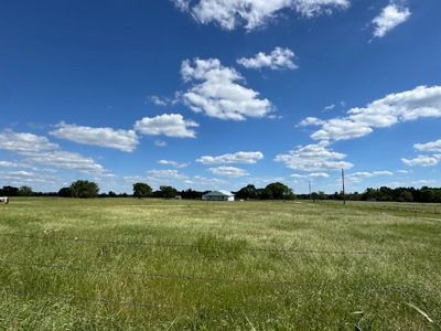 9.41 Acres - 2 bdr, 1 bath Barndominium with Barn & Horse Stalls - image 21