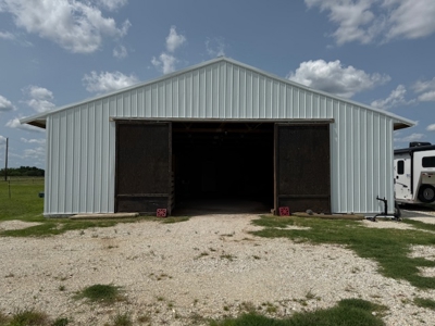 9.41 Acres - 2 bdr, 1 bath Barndominium with Barn & Horse Stalls - image 1