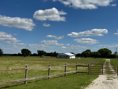 9.41 Acres - 2 bdr, 1 bath Barndominium with Barn & Horse Stalls - image 3