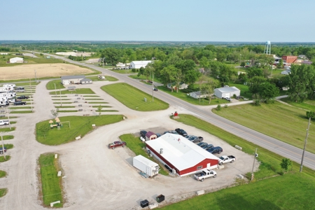 Turnkey Restaurant & Commercial Building For Sale - Decatur, Iowa - image 3